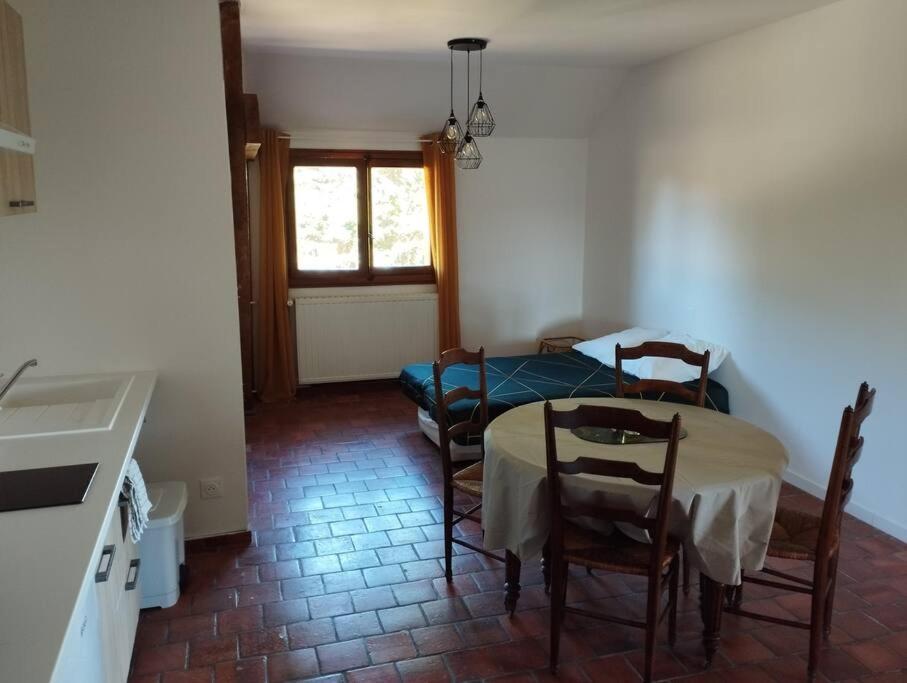 Appartement Dans Village Calme A 5 Min Des Lacs Mathaux Extérieur photo